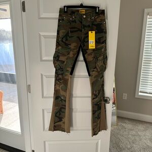 GFTD LA Green Camouflage flair Cargo Pants ;Size 30